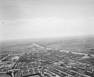 881180 Luchtfoto van de wijk Kanaleneiland te Utrecht, uit het noorden.
